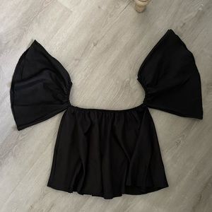 Strapless crop top with large sleeves